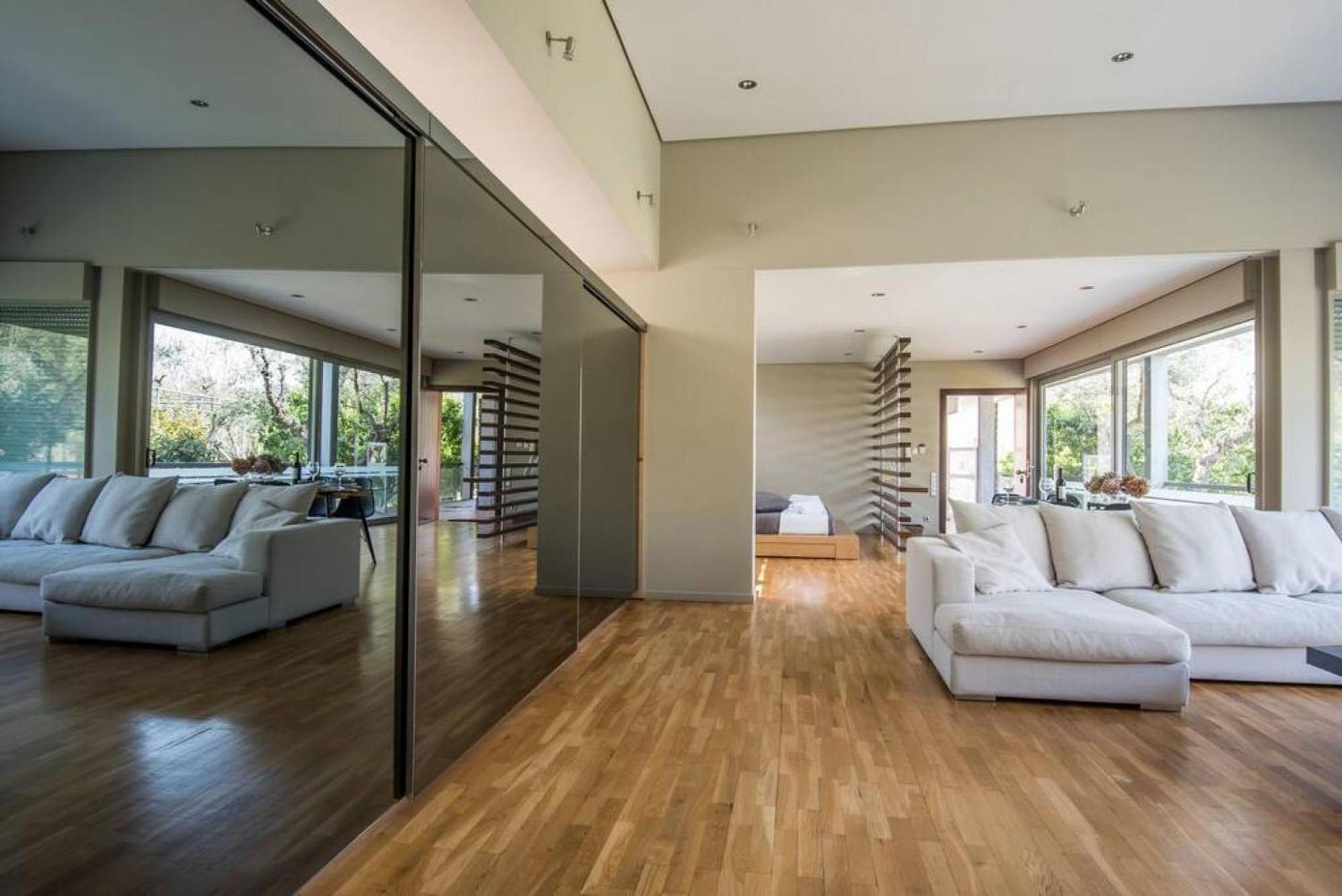 Unique Space With Garden And Garage *